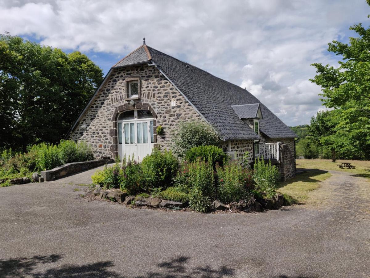 Maison D'Hotes La Grange Salers Exterior photo